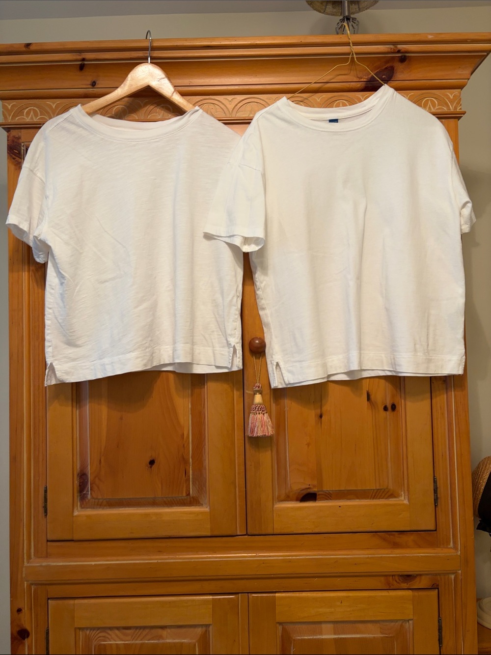 Old Navy women’s white short sleeve t shirts